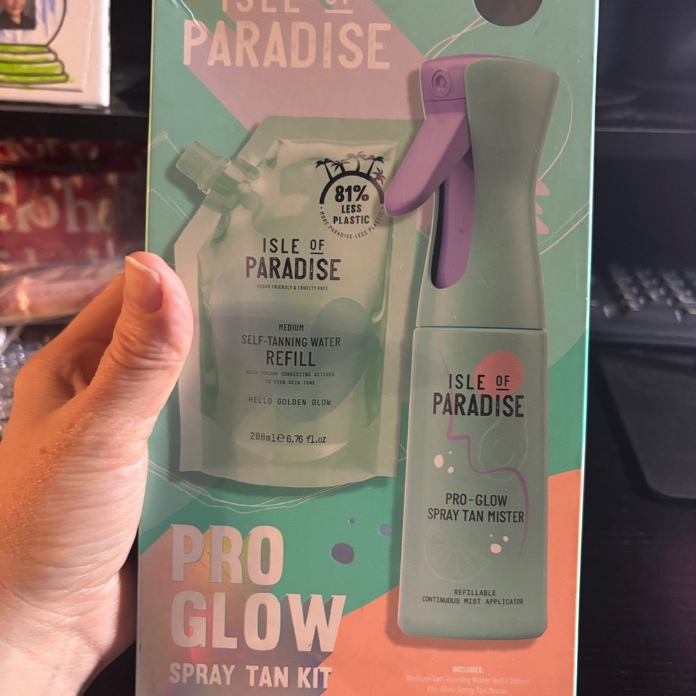 Isle of Paradise Pro Glow Spray Tan Kit with Mint and Coral - Picture 6 of 6